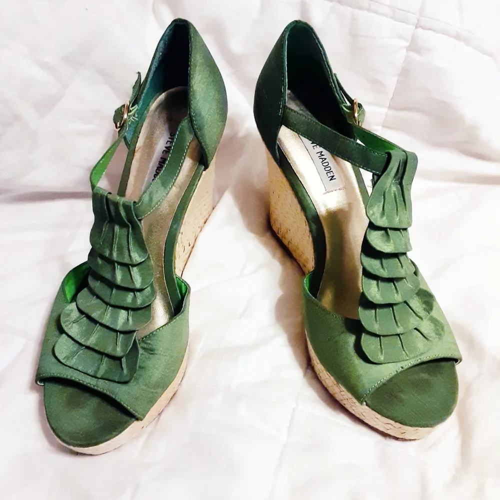 Steve Madden Ruffle Wedge Platforms - Picture 9 of 16